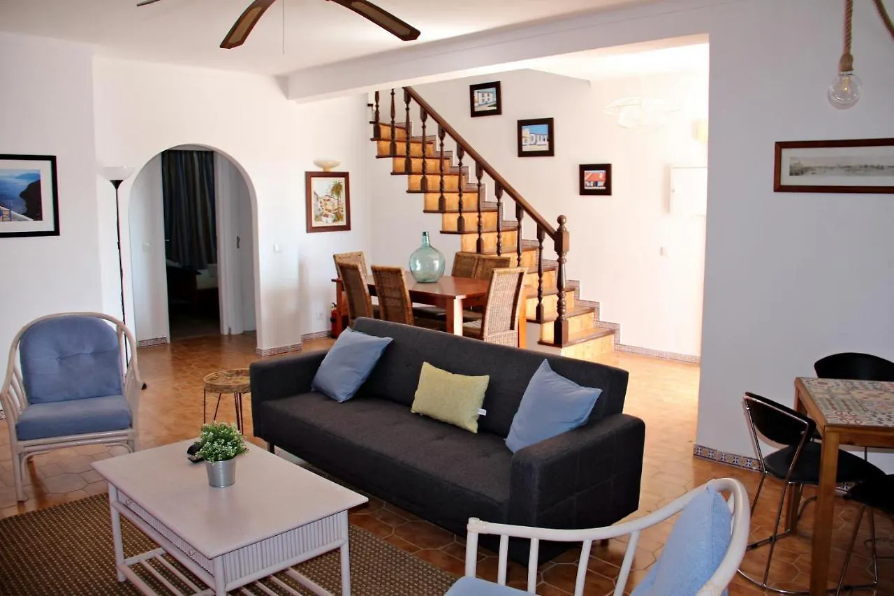 Villa Moradia Com Piscina Privada Para Ferias Em Quarteira Algarve 0*,  Portugal