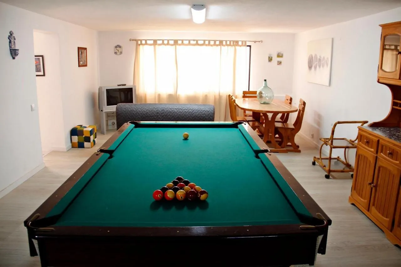 Villa Moradia Com Piscina Privada Para Ferias Em Quarteira Algarve 0*,  Portugal