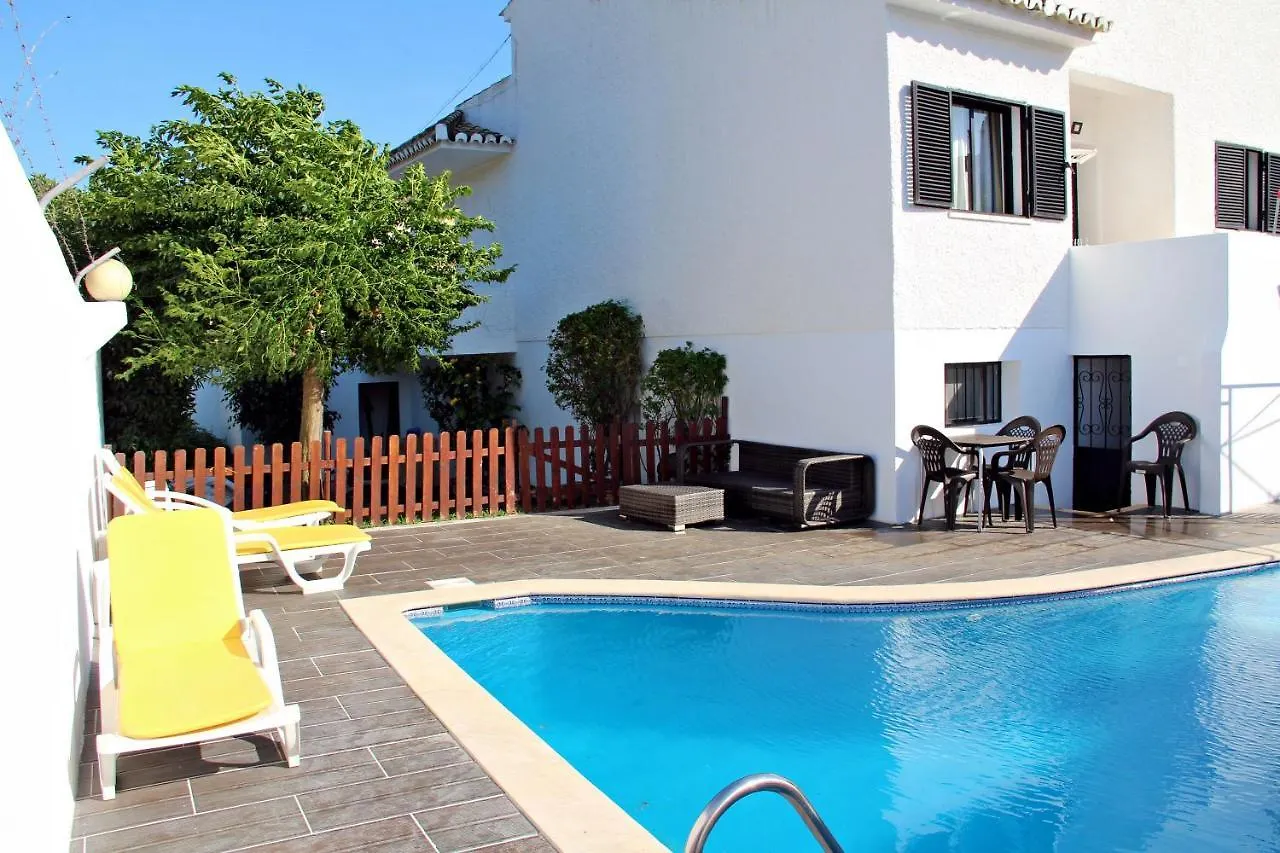Moradia Com Piscina Privada Para Ferias Em Quarteira Algarve Vila